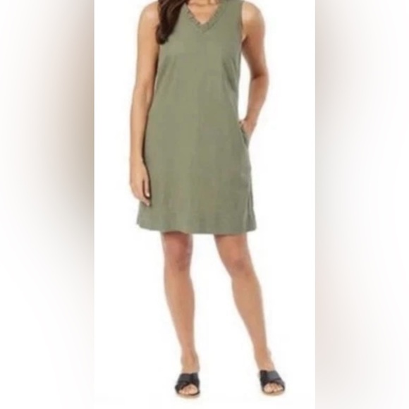 Briggs New York Dresses & Skirts - Briggs New York Linen Blend Sleeveless Shift Dress Green Ruffle Neck Size‎ Small